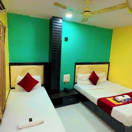 Hotel Avenue Near T-2 International Airport Bombay Exterior foto